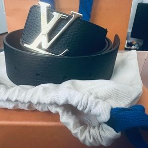 ✨BRAND NEW✨ Louis Vuitton ‘ LV’ Initiales 40mm